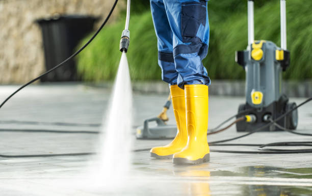 Why Choose Our Certified Pressure Washing Experts for Your Project Needs in Willow Oak, FL?